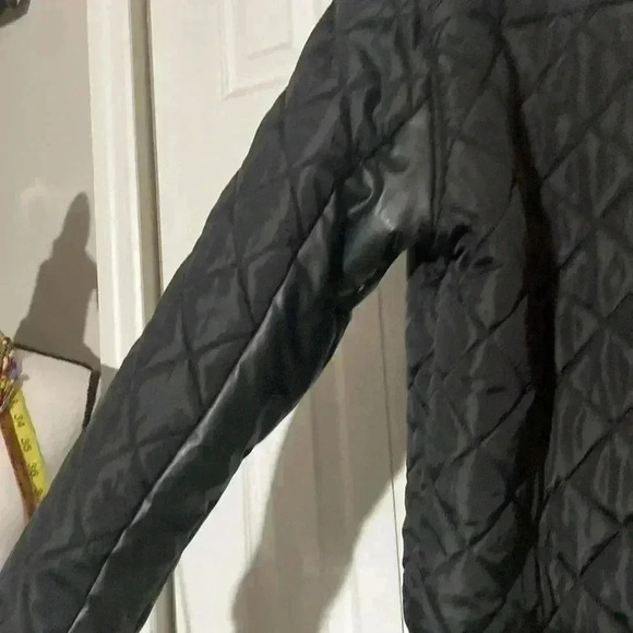 Saks Fifth Avenue womans cropped black quilted puffy coat jacket Medium - Picture 7 of 14